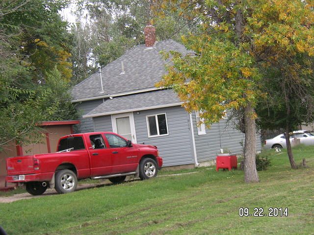 2nd image of 917 3rd St W