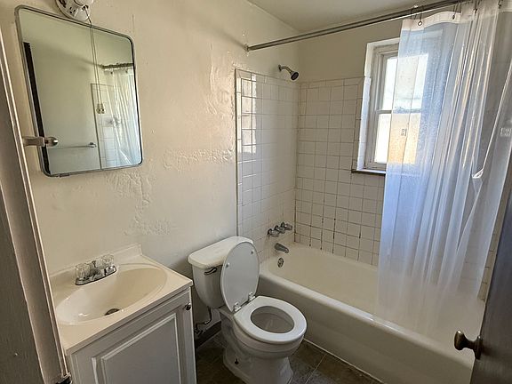 4th image of 412 Volkert Pl APT 4