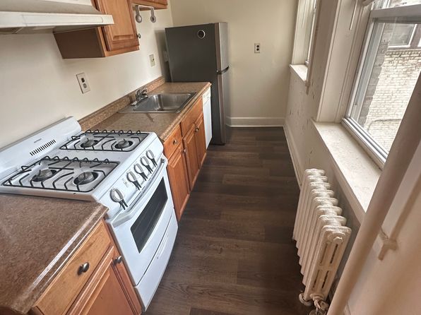 24 Glenbrook Rd #106