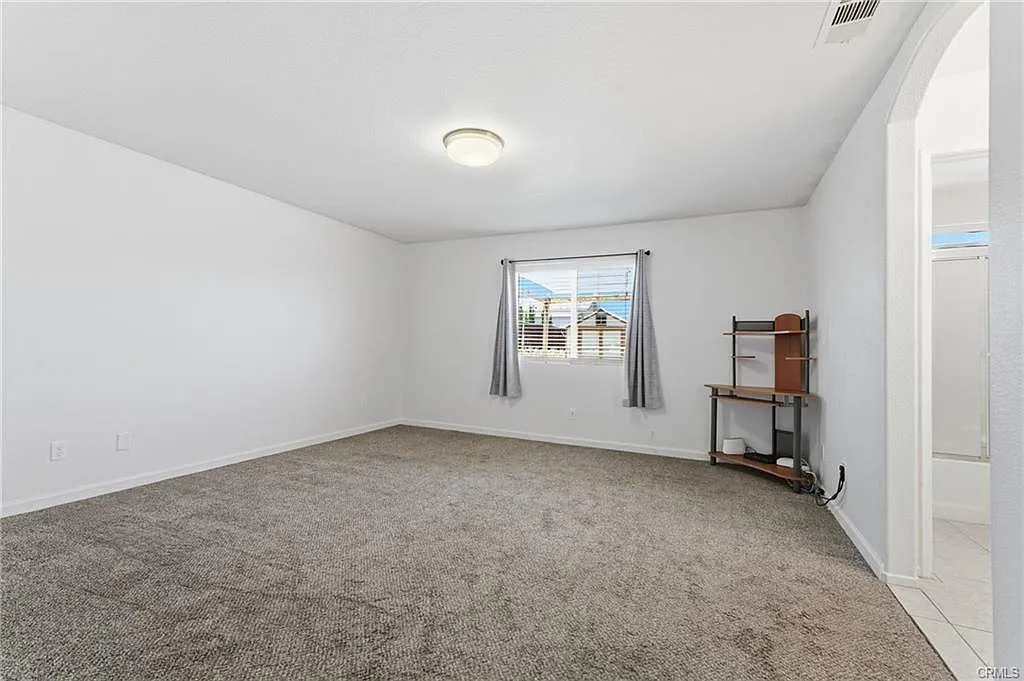 4 bed, 1586 sqft, $2,595 — Photo 2