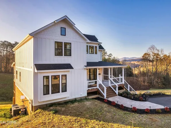 1121 Levi Glenn Ct, Sevierville, TN 37862