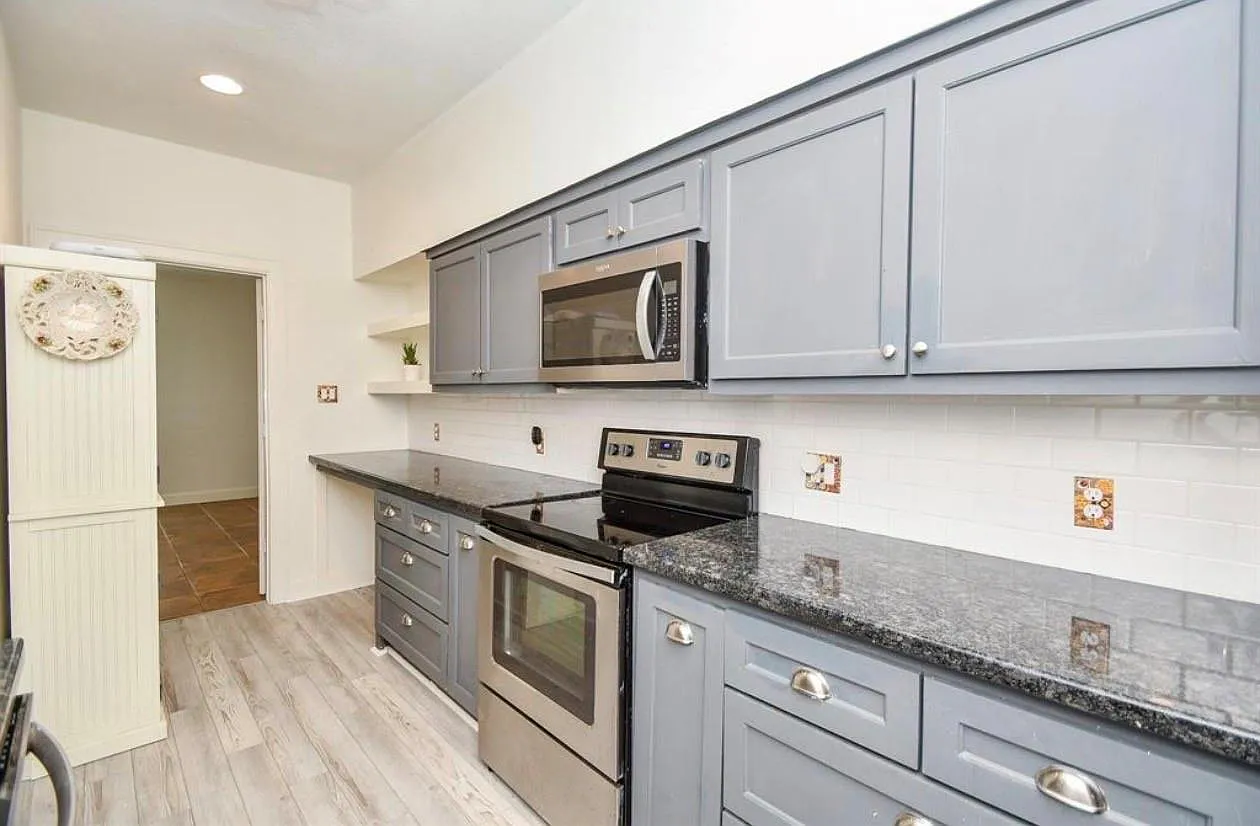 4 bed, 3.0 bath, 2266 sqft, $2,600 — Photo 4