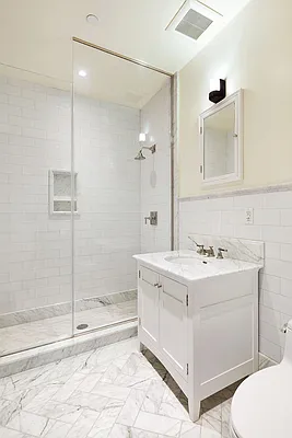 Rented by Compass | media 21