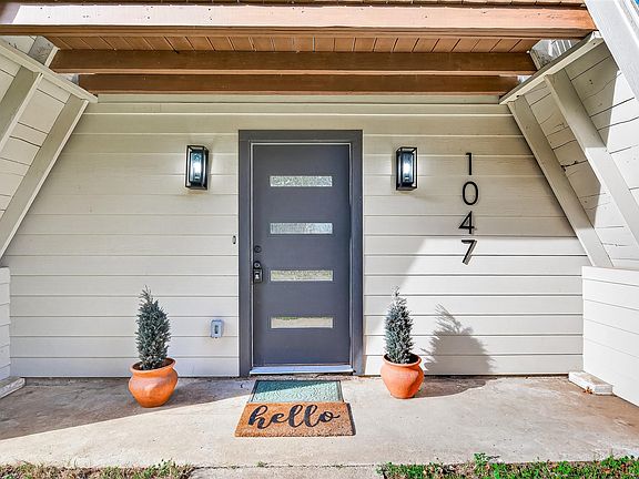 2nd image of 1047 Dungens Mill Rd