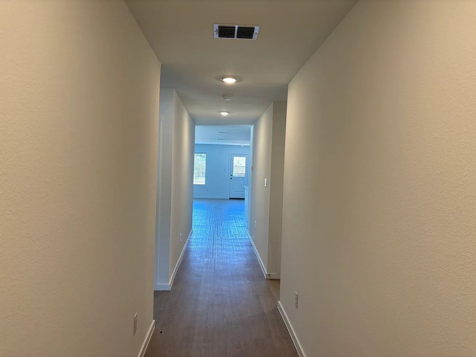 4 bed, 1676 sqft, $2,200 — Photo 4
