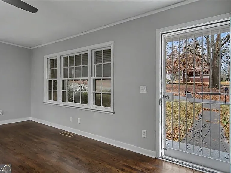 725 Matilda Pl N — Photo 4