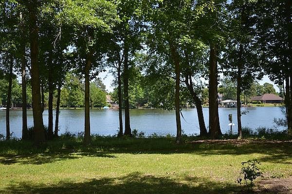 1st image of 8 Woodlake Dr