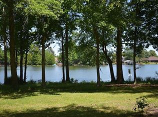 8 Woodlake Dr, Manning, SC 29102