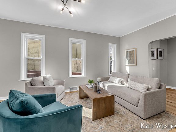 5th image of 1115 Lincoln Ave NW