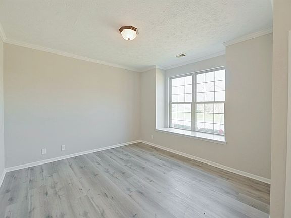 3rd image of 8477 Ardennes Dr