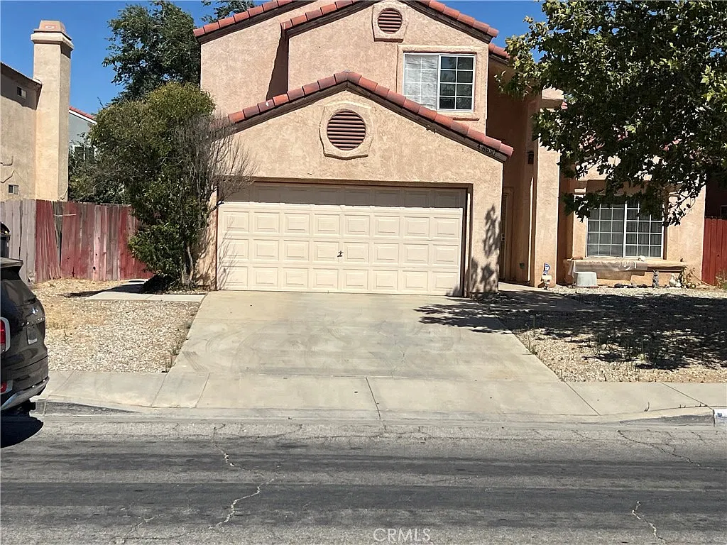 3 bed, 2.5 bath, 1581 sqft, $2,800 — Photo 2