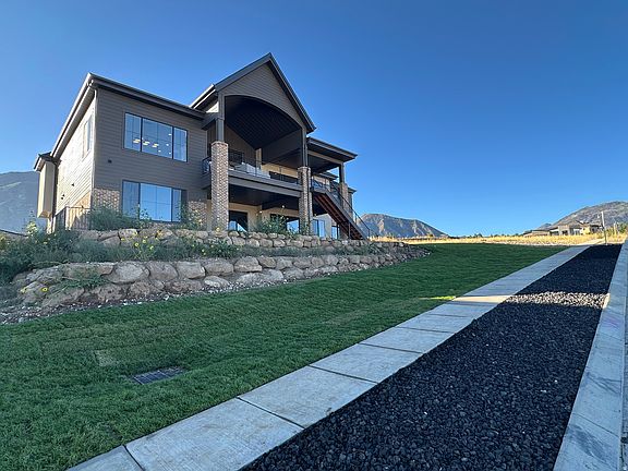 5th image of 831 N Emery Ln #54