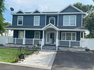 14 N Grand Ln, Amityville, NY 11701