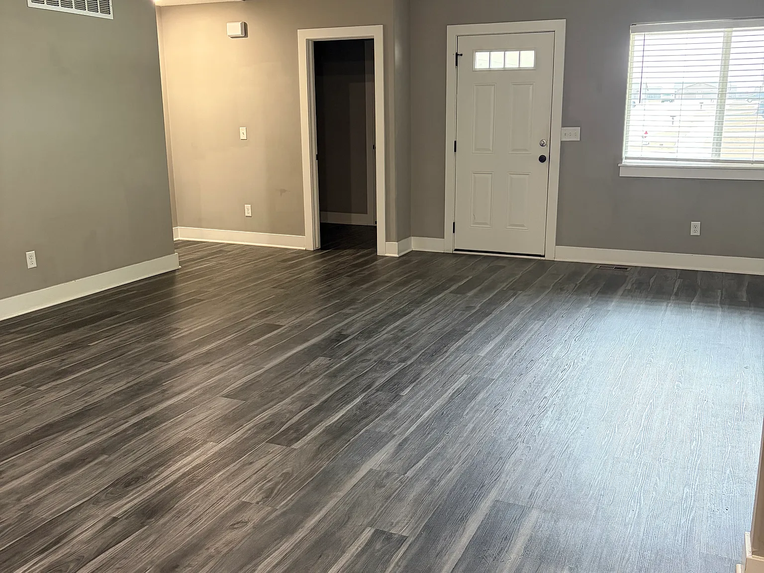 4 bed, 2100 sqft, $1,895 — Photo 3