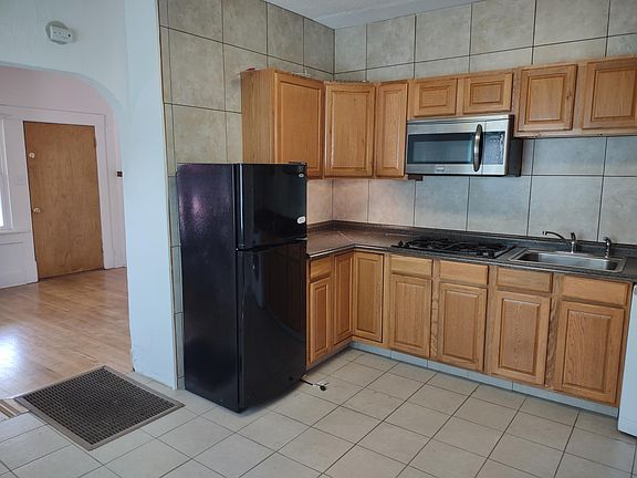 5th image of 928 E 16th Ave