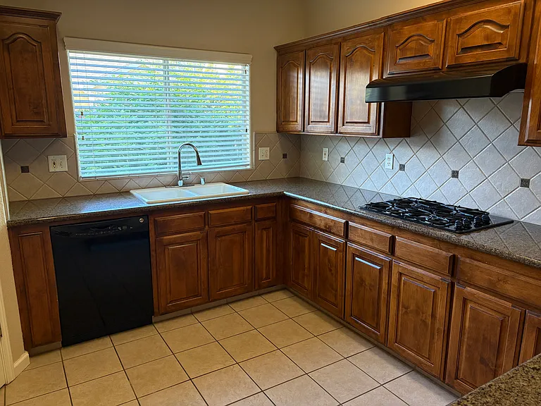628 Prescott Ave — Photo 5