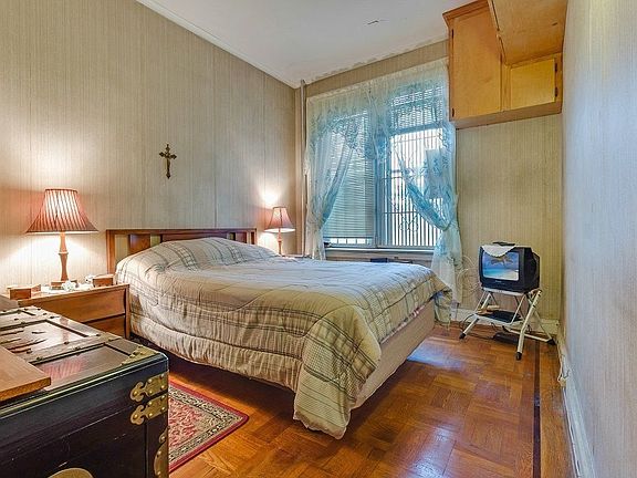 3rd image of 728 41st St APT 3D