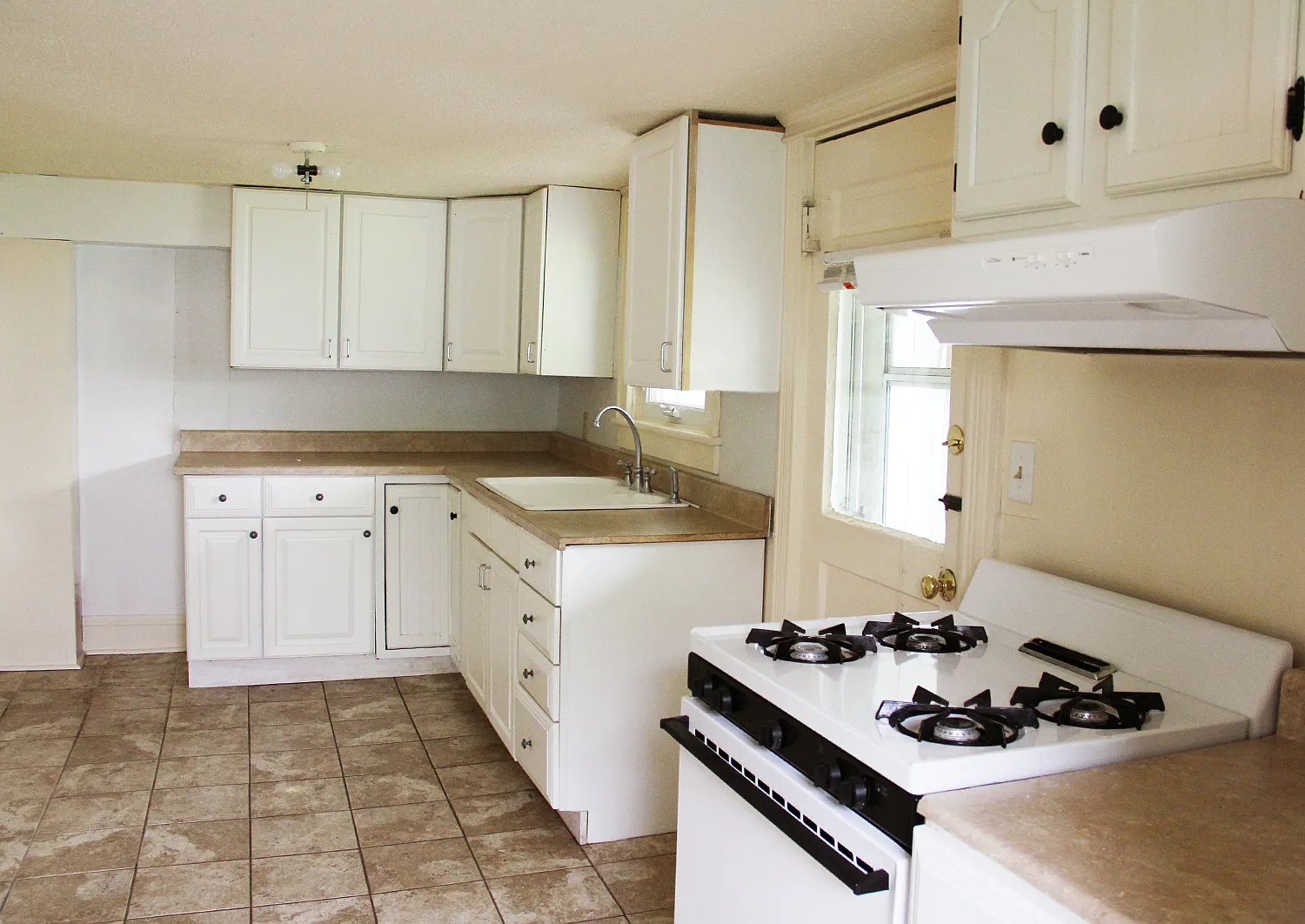 5 Bedroom House for Rent in Burlington, VT | 16 Rose St | Near UVM & Champlain | June 2027 — Photo 4