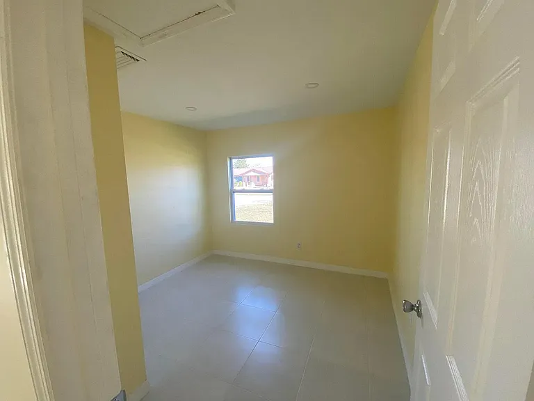 3633 SE 20th Ter — Photo 11