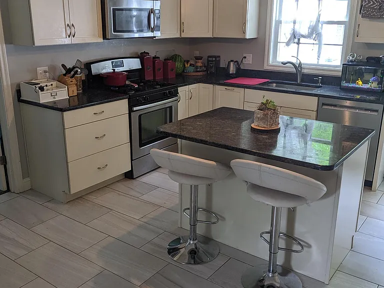 28 Parker St #B — Photo 9