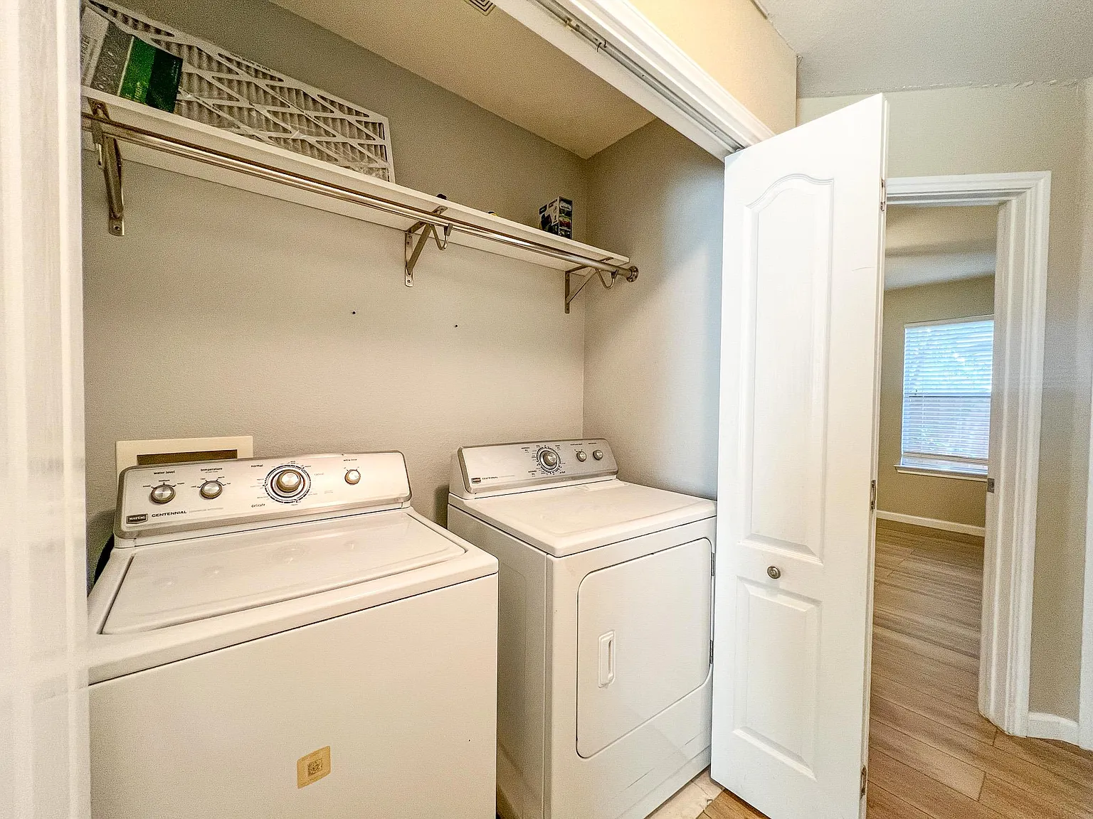 3 bed, 1.0 bath, 1059 sqft, $1,650 — Photo 2