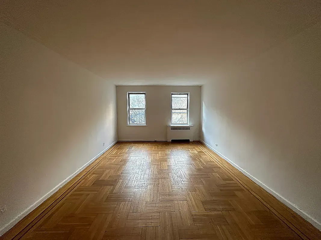 165 Bennett Avenue — Photo 2