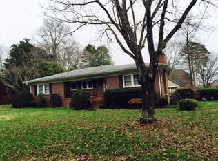 1358 8th St NW, Hickory, NC 28601