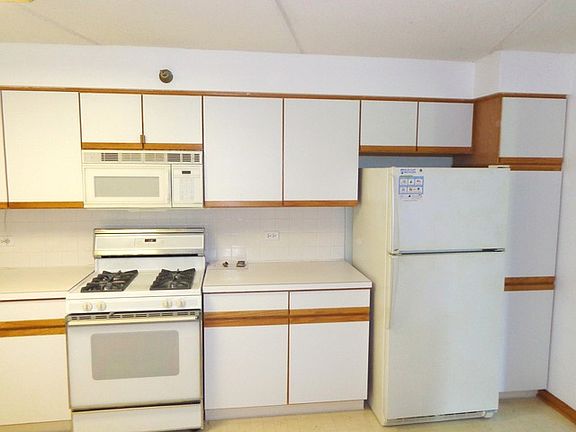 5th image of 6701 N Milwaukee Ave APT 306