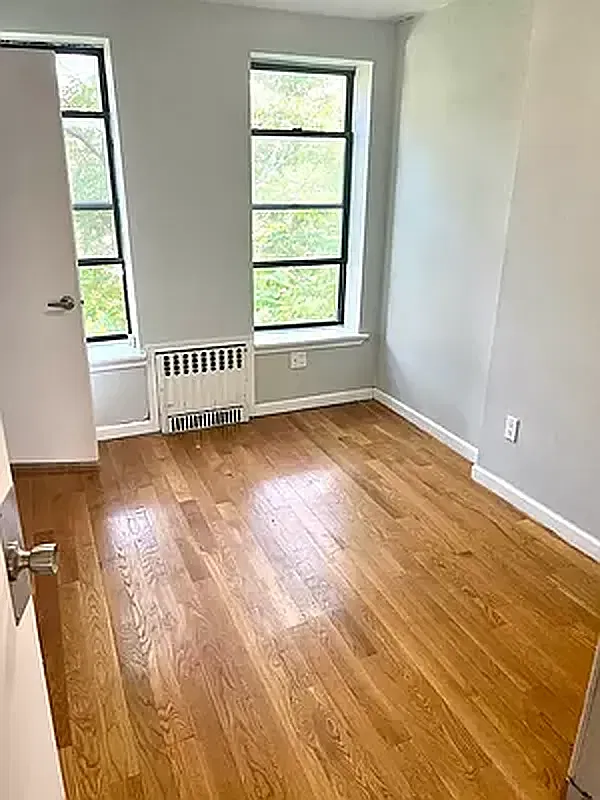 42 Carlton Ave — Photo 3