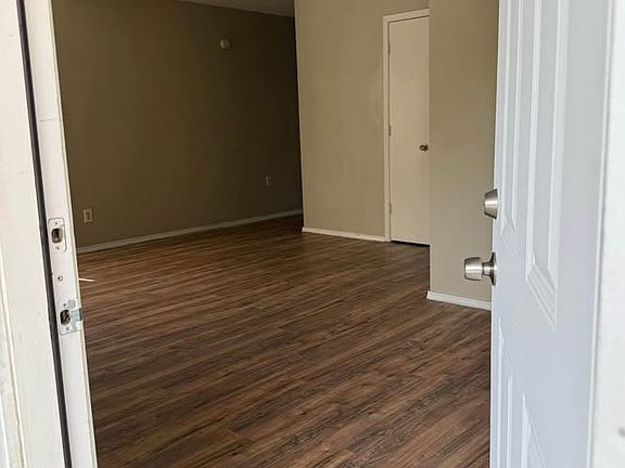 2nd image of 4714 Oleander St #D