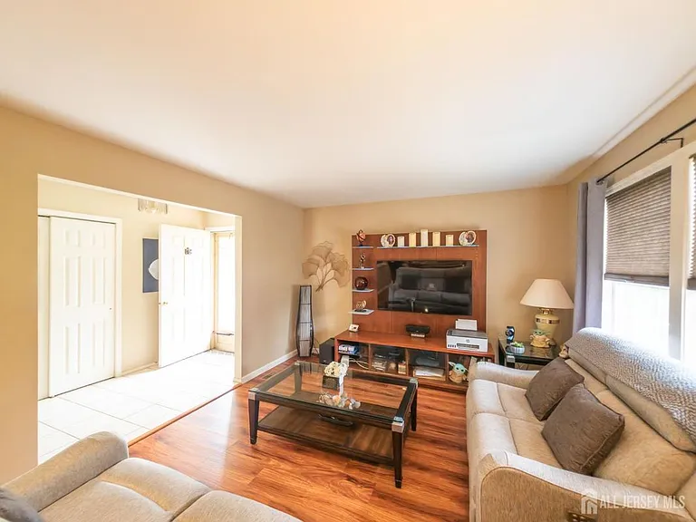 6 Patrick Henry Ct — Photo 5
