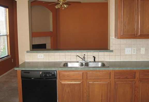 4th image of 12653 Oakwood Cir