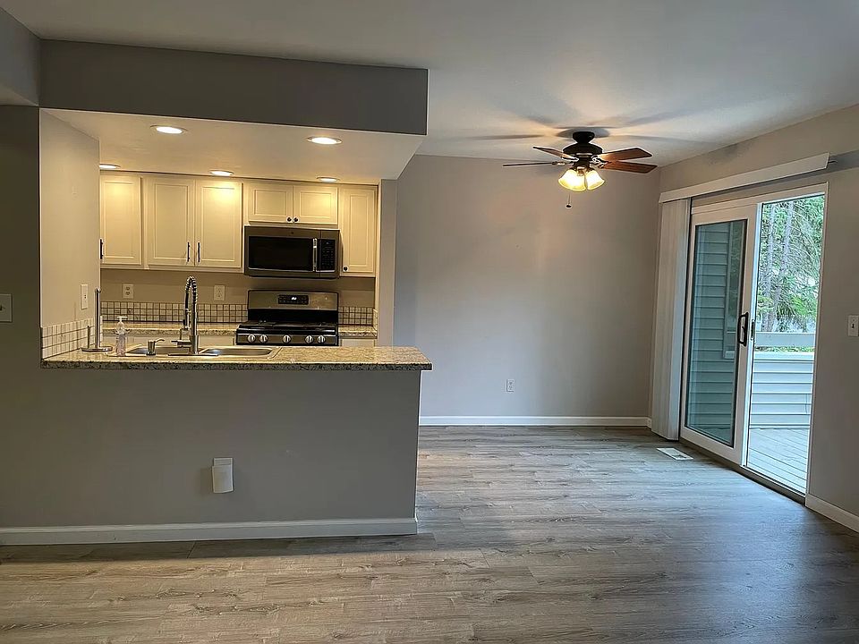 1st image of 2988 Chapshire Dr SE