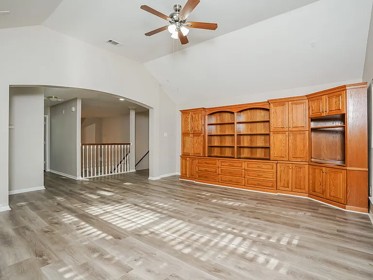 1423 Tilman Dr — Photo 9