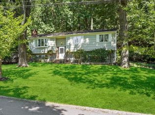 9 Lindabury Ln, Morris Plains, NJ 07950