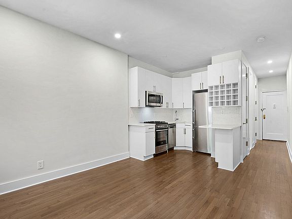 3rd image of 426 W 49th St APT 1A