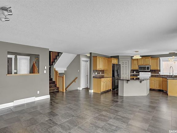 5th image of 10258 Wascana Ests