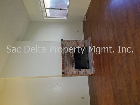 3rd image of 2815 Pepper Oaks Dr