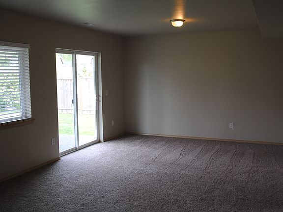 4th image of 215 Kendall St NE