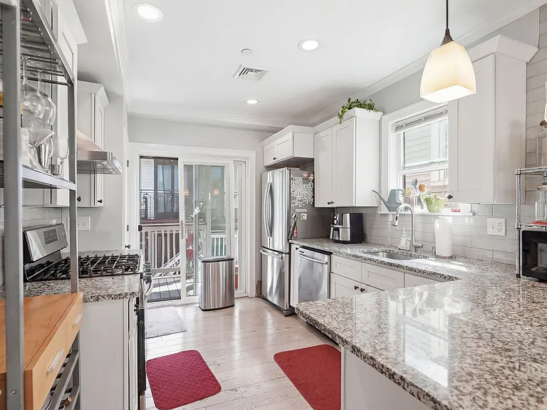 30 Rawson St #3 — Photo 3