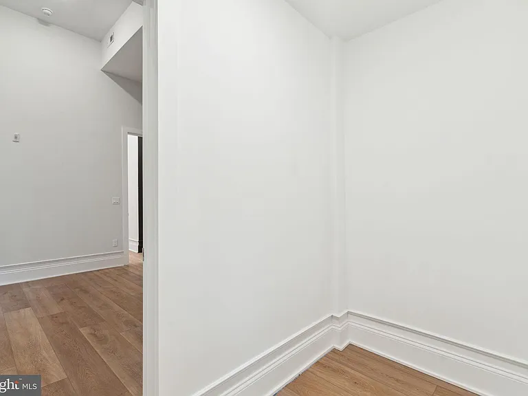 1822 Chestnut St #3R — Photo 20