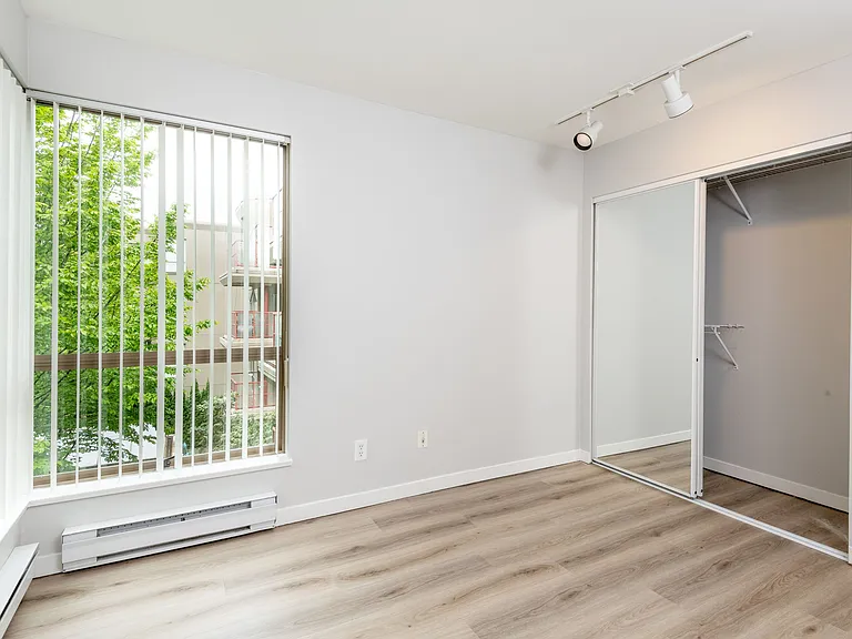 1850 W 8th Ave #205 — Photo 33