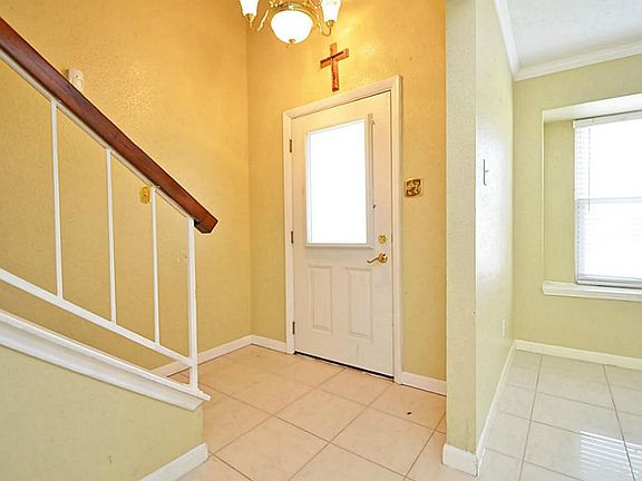 4th image of 16822 Man O War Ln