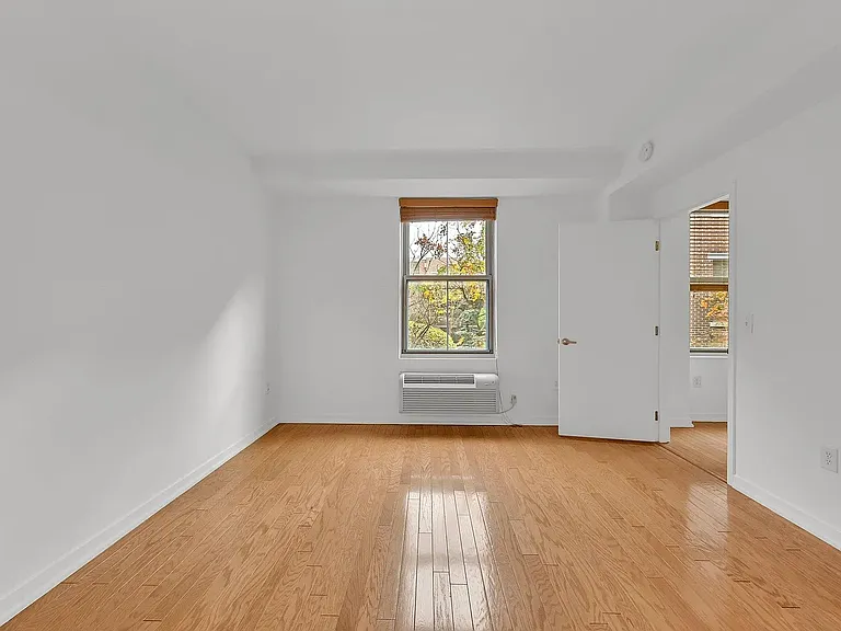 149 Essex St #4D — Photo 4