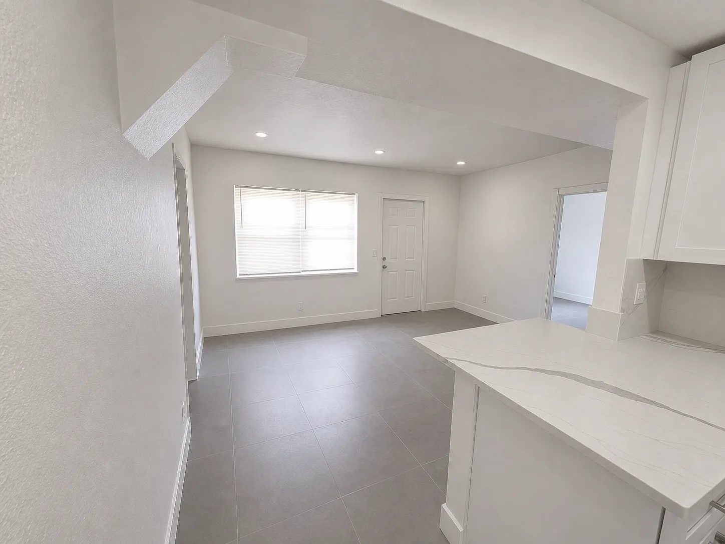 3 bed, 950 sqft, $3,000 — Photo 3