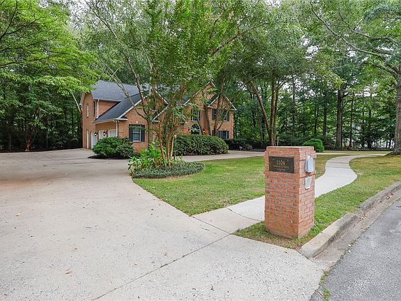 2nd image of 1104 Thornehill Dr