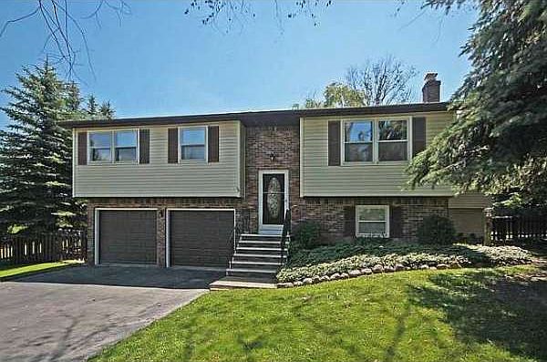2nd image of 20 Fairlawn Ct
