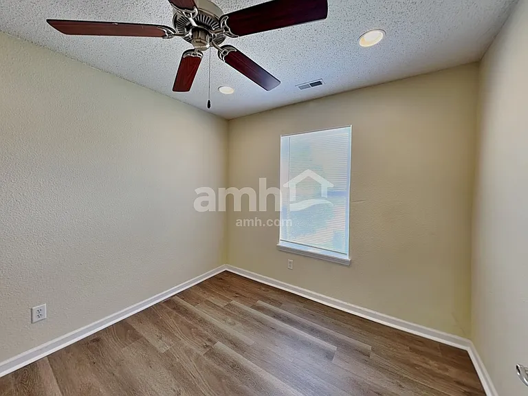1347 Egret Ln — Photo 17