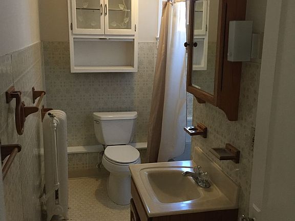 2nd image of 138 E Chestnut St APT 9