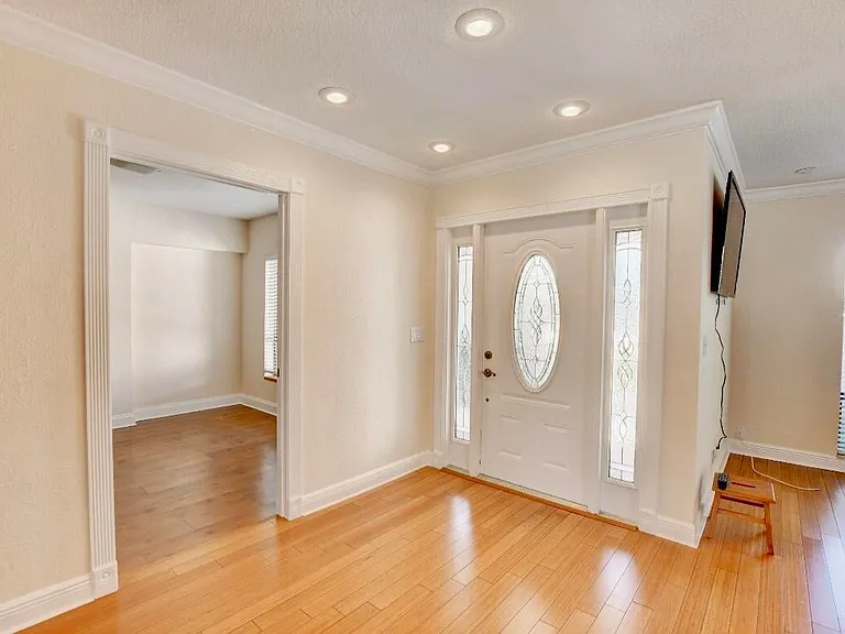 17768 Maplewood Dr — Photo 9